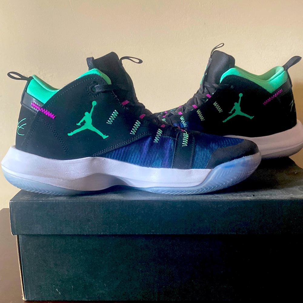JORDAN JUMPMAN 2020: BLACK/GREEN GLOW-BLUE